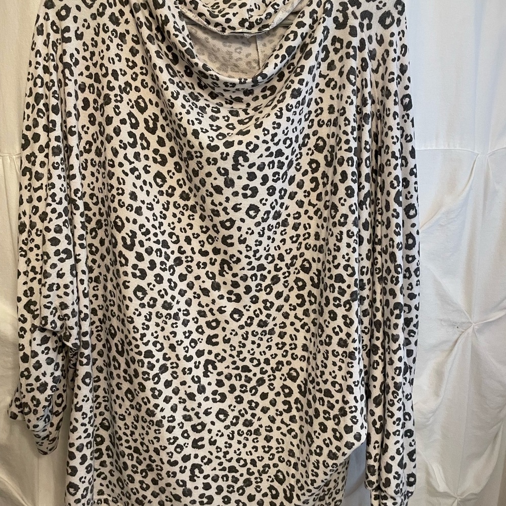 JODIFL Animal Print Long Sleeve Top